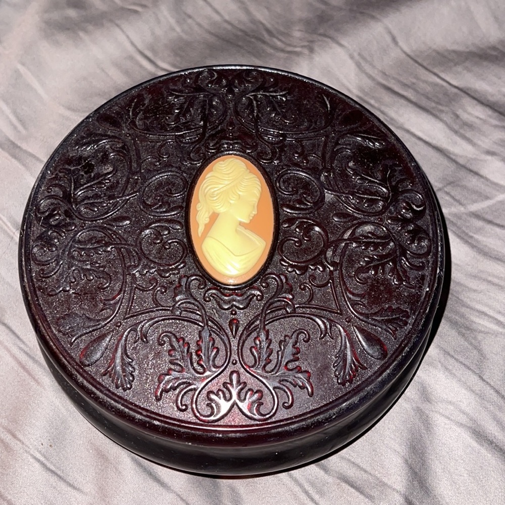 AVON vintage root beer colored powder container cameo is real in good condition
